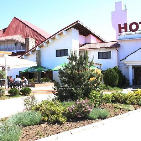 Hotel Magura Verde Bacău Buitenkant foto