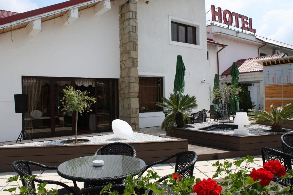 Hotel Magura Verde Bacău Buitenkant foto
