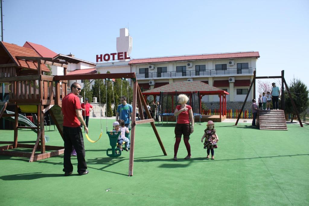 Hotel Magura Verde Bacău Buitenkant foto