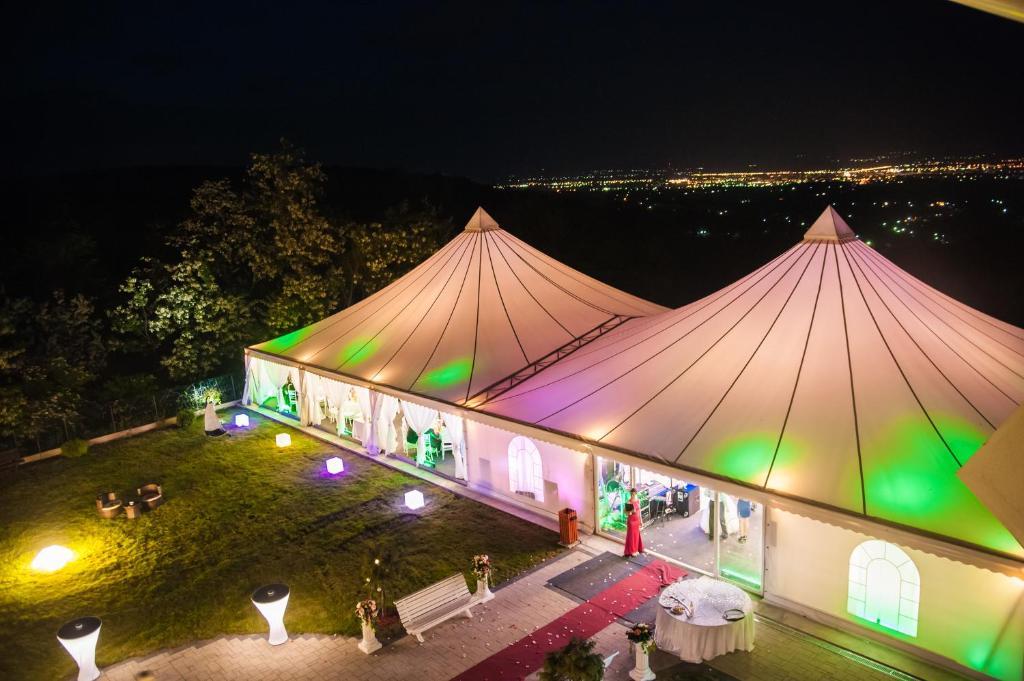 Hotel Magura Verde Bacău Buitenkant foto